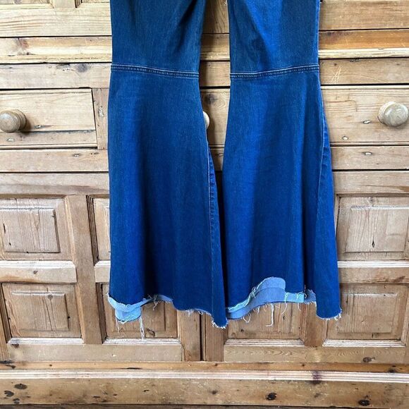 We The Free 27 Jeans Dark Wash Blue Denim High Rise Flare Button Zip Bellbottom - Picture 11 of 14